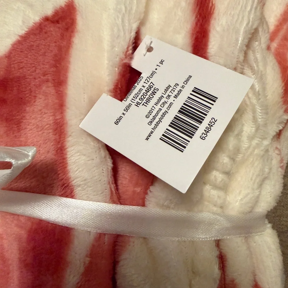 🎄 Christmas Throw Blanket – New with Tags